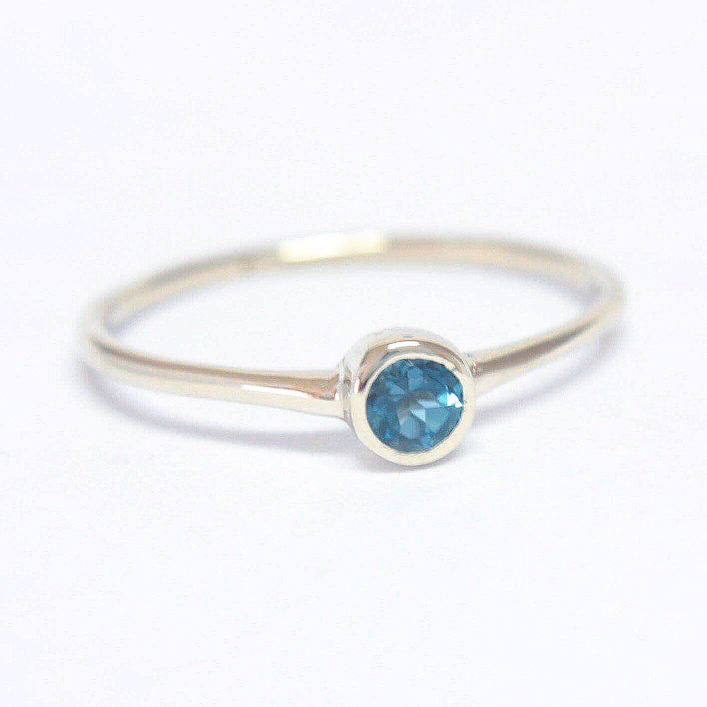 Blue Topaz 14k Gold Ring - MANARI.eu