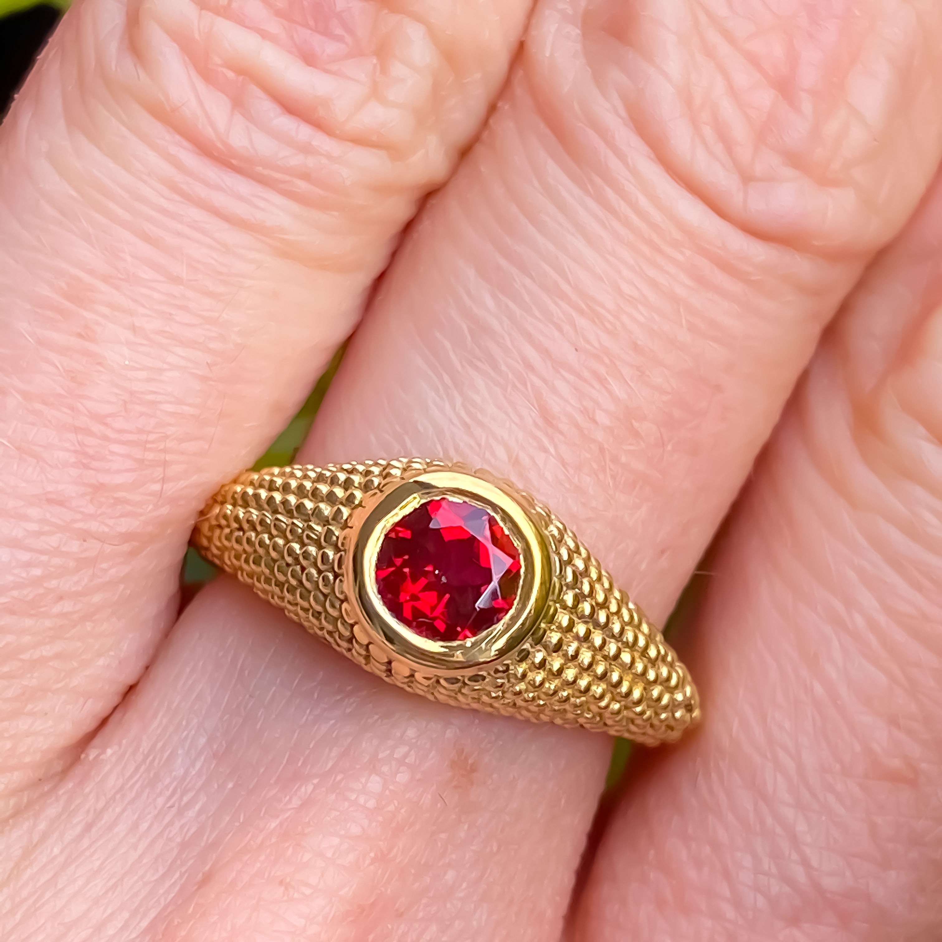 Nubia Round Red Topaz Yellow Gold Ring Size 7.5US - MANARI.eu