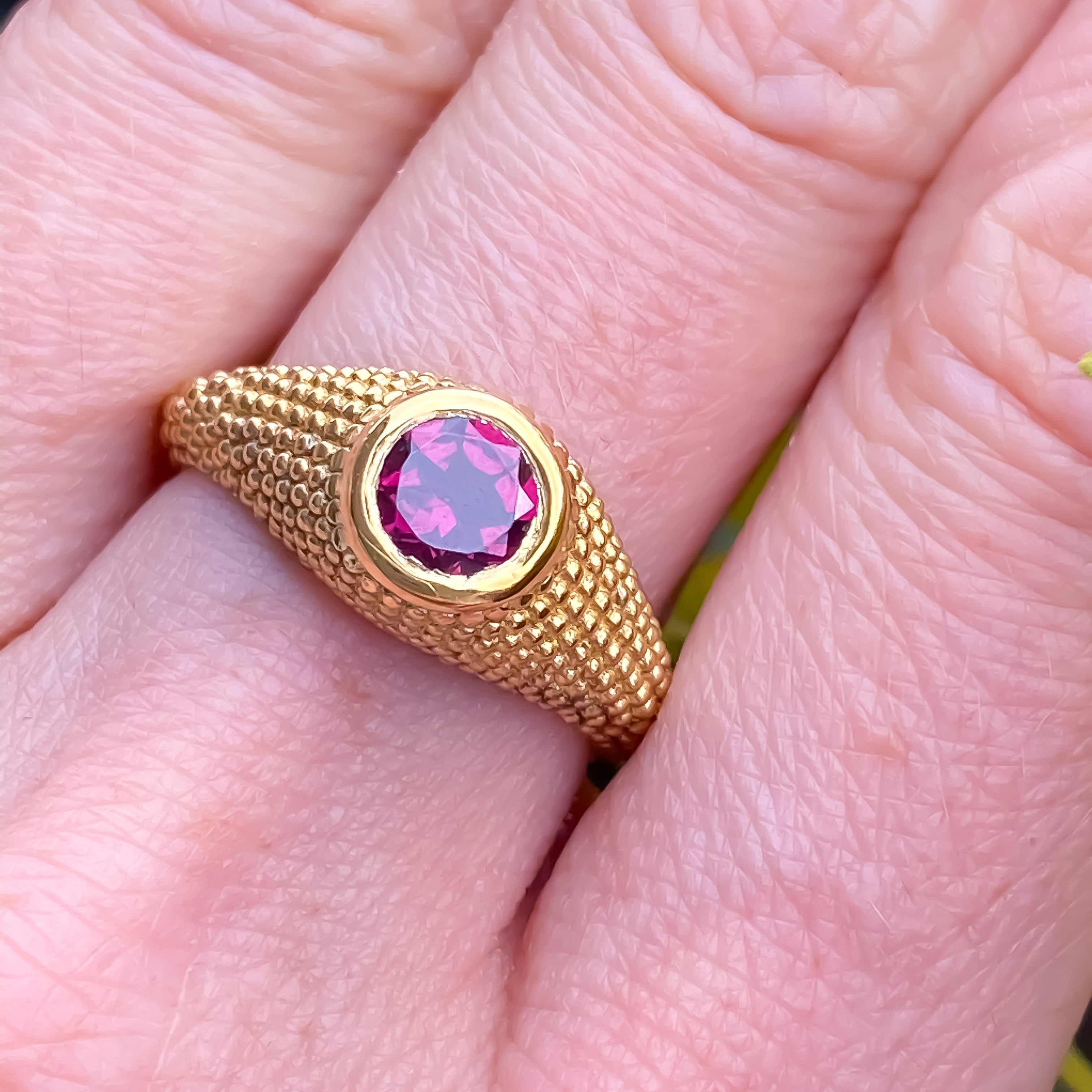 Nubia Round Rhodolite Yellow Gold Ring Size 7.25US - MANARI.eu
