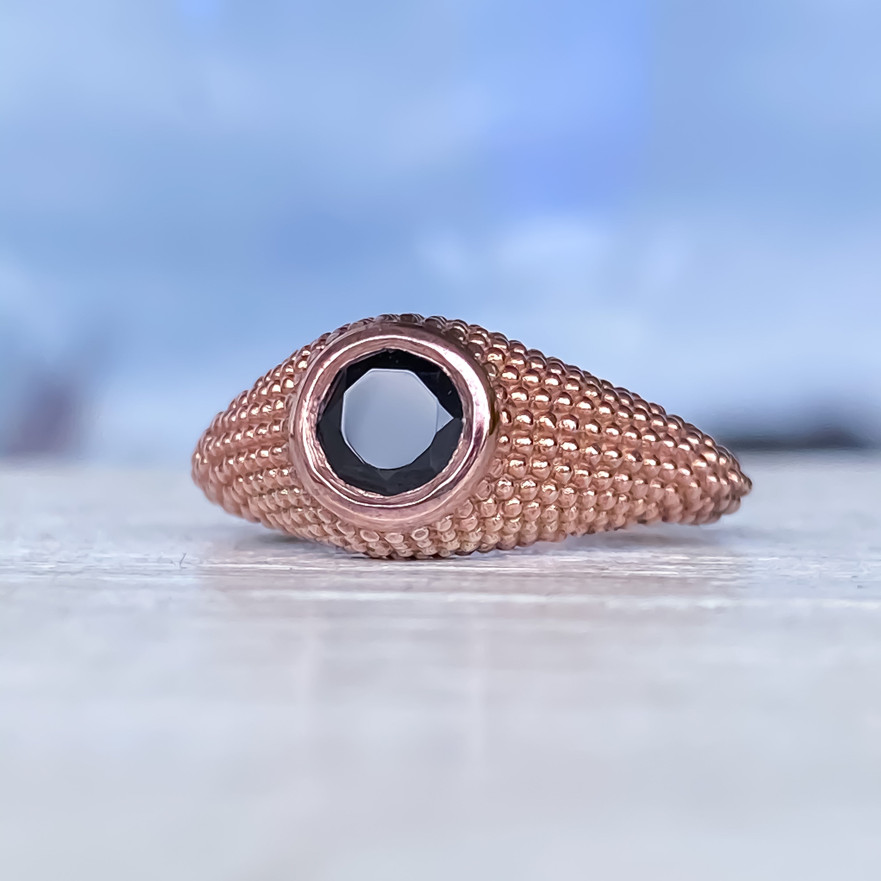 Nubia Round Black Spinel Rose Gold Ring Size 7US - MANARI.eu