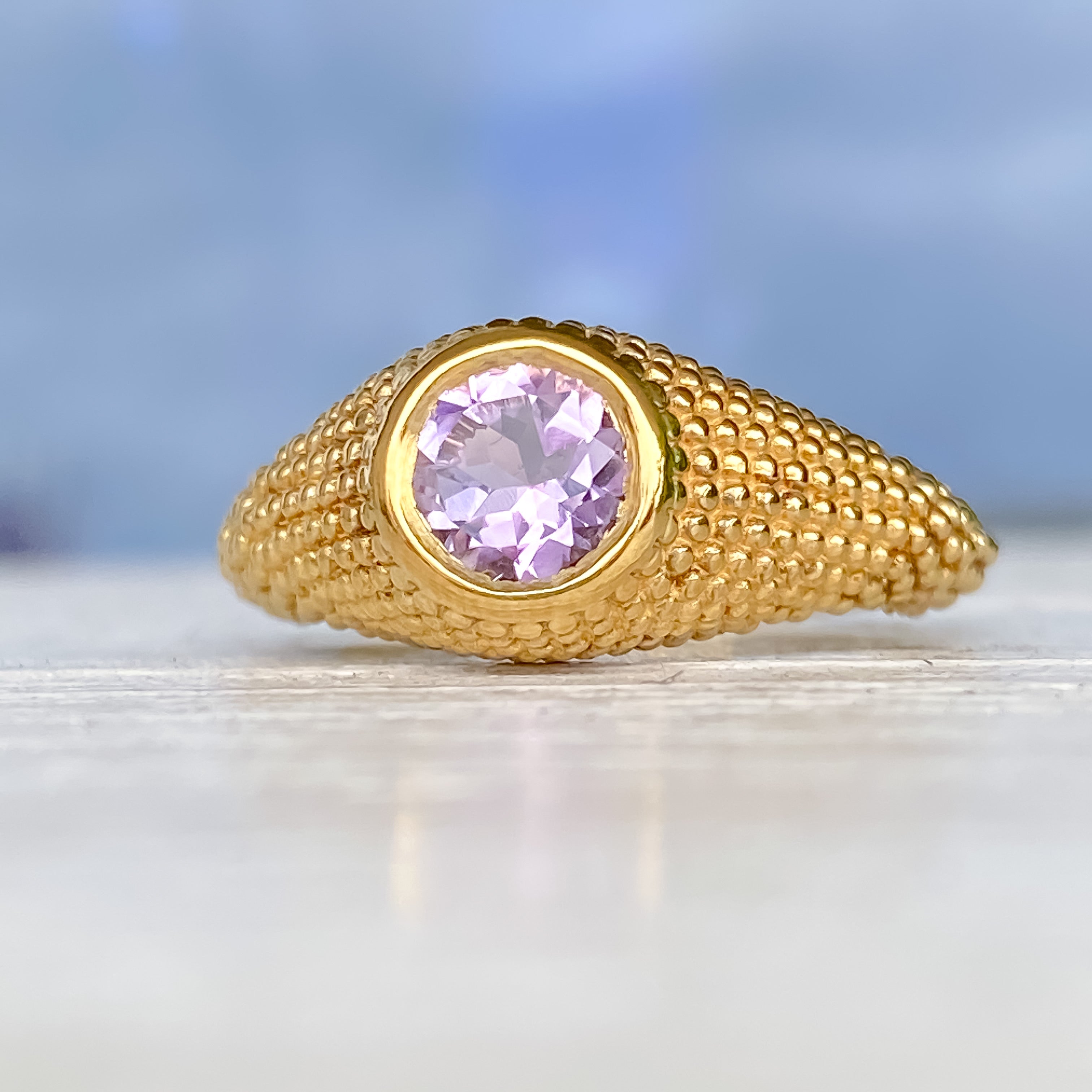 Nubia Round Lavender Amethyst Yellow Gold Ring Size 7US - MANARI.eu