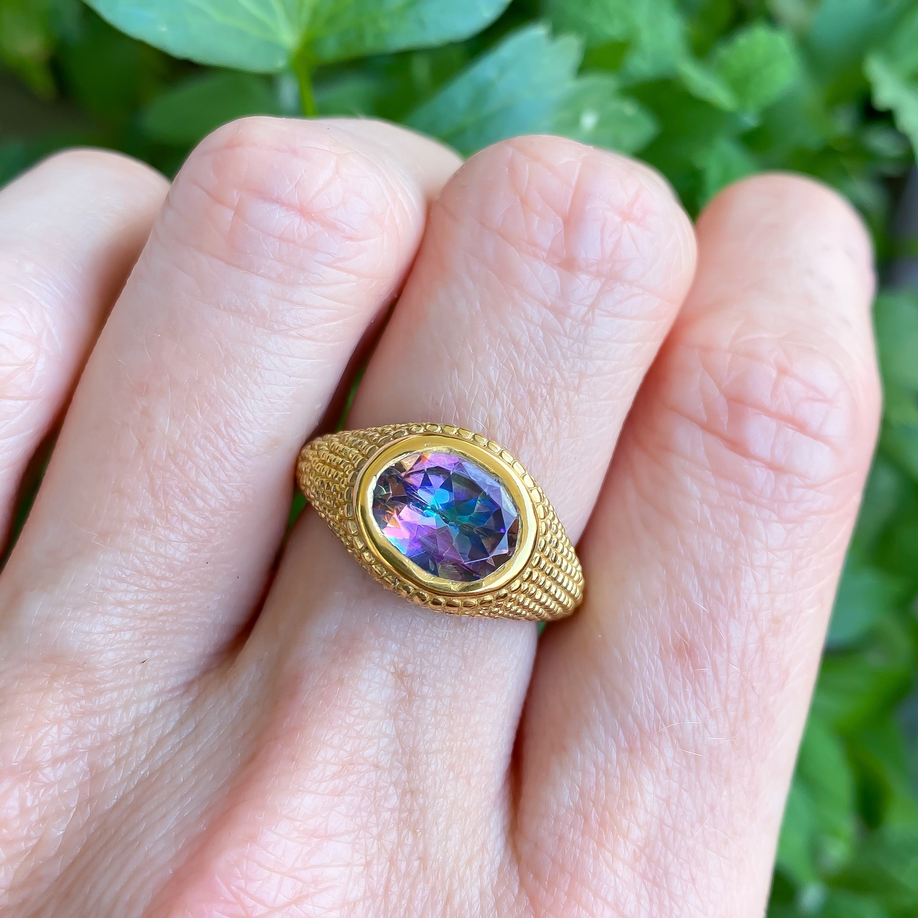 Nubia Oval Purple Mystic Topaz Yellow Gold Ring Size 7US - MANARI.eu