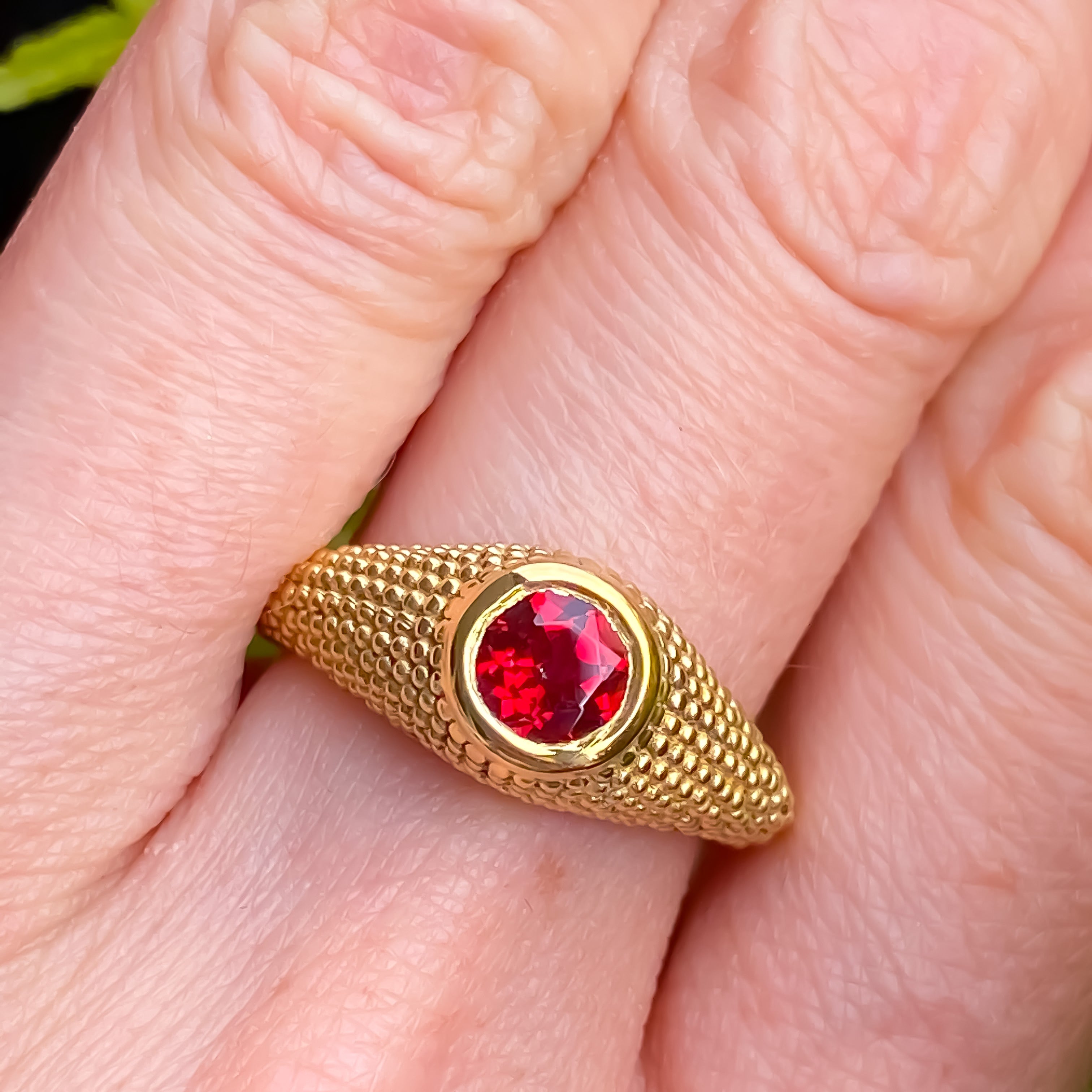 Nubia Round Red Topaz Yellow Gold Ring Size 7.5US - MANARI.eu
