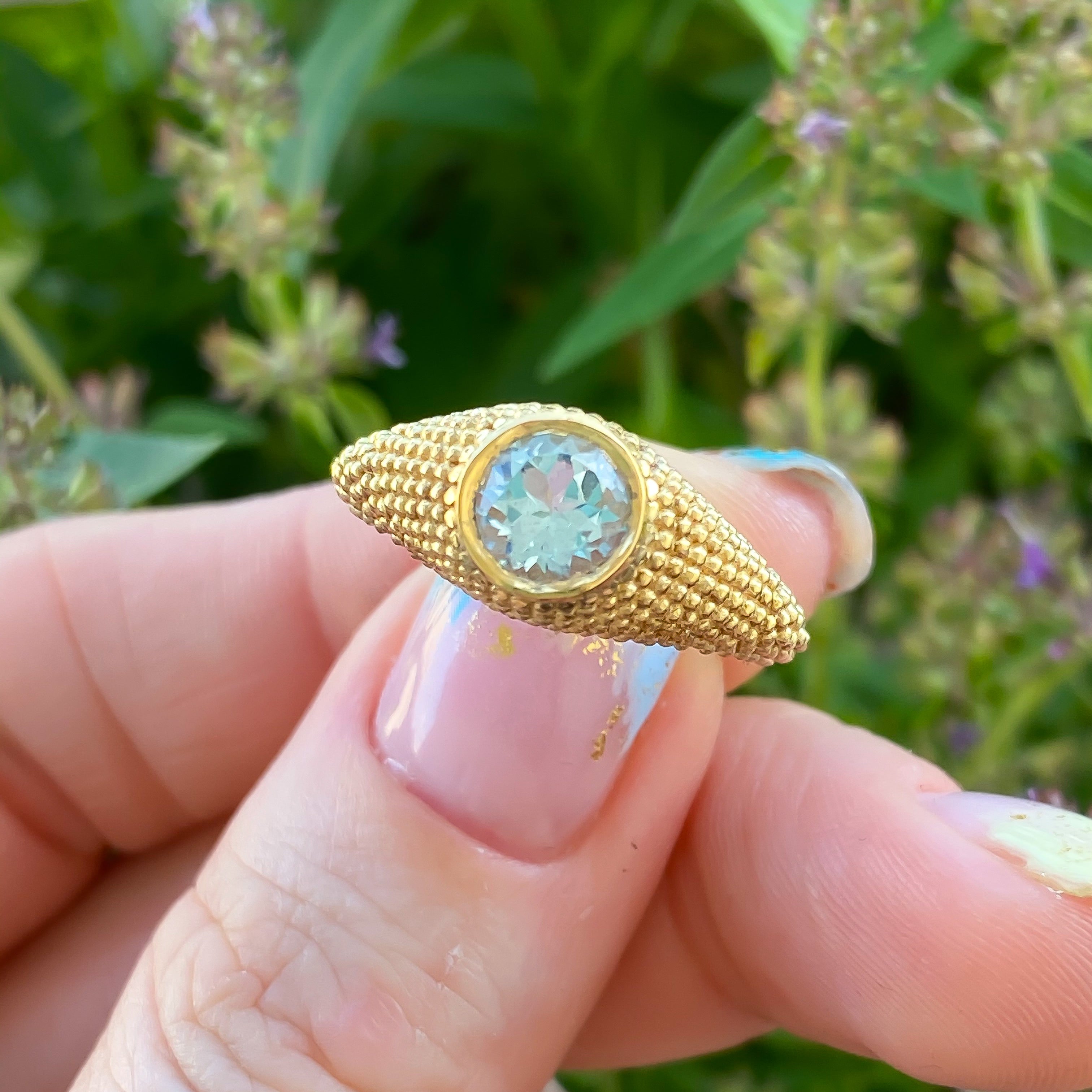Nubia Round Blue Topaz Yellow Gold Ring Size 7.5US - MANARI.eu