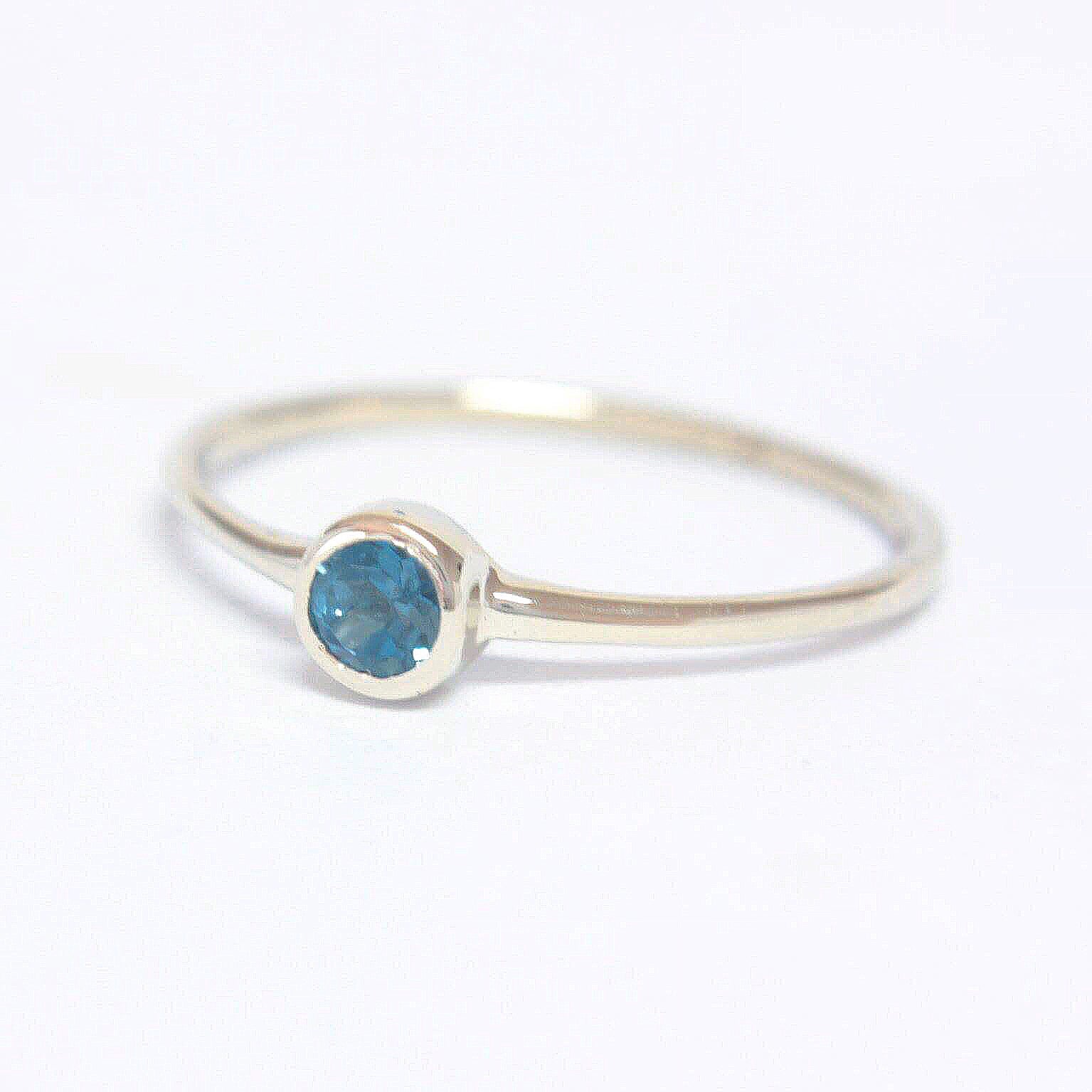 Blue Topaz 14k Gold Ring - MANARI.eu