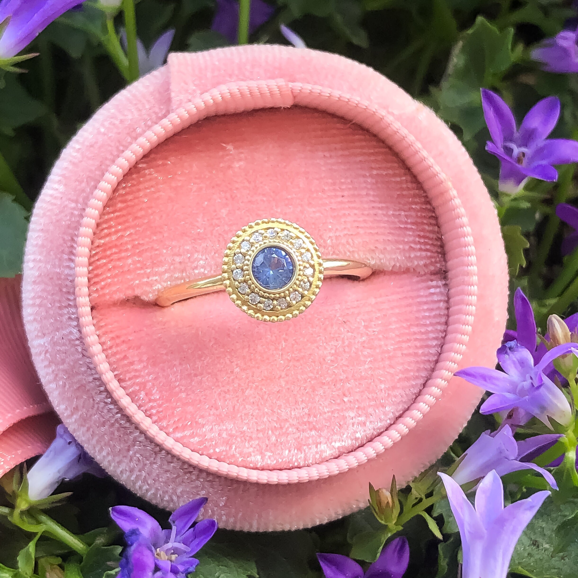 Leila Blue Sapphire Diamond Ring - MANARI.eu