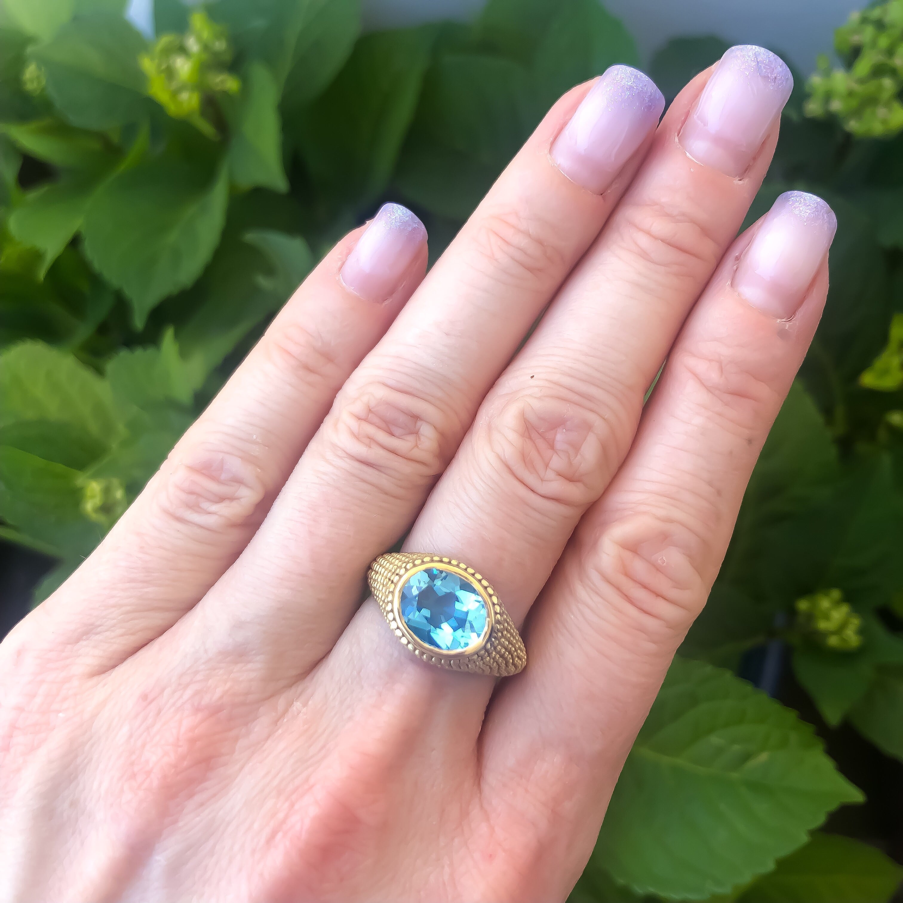 Nubia Oval Blue Topaz Yellow Gold Ring Size 7US - MANARI.eu