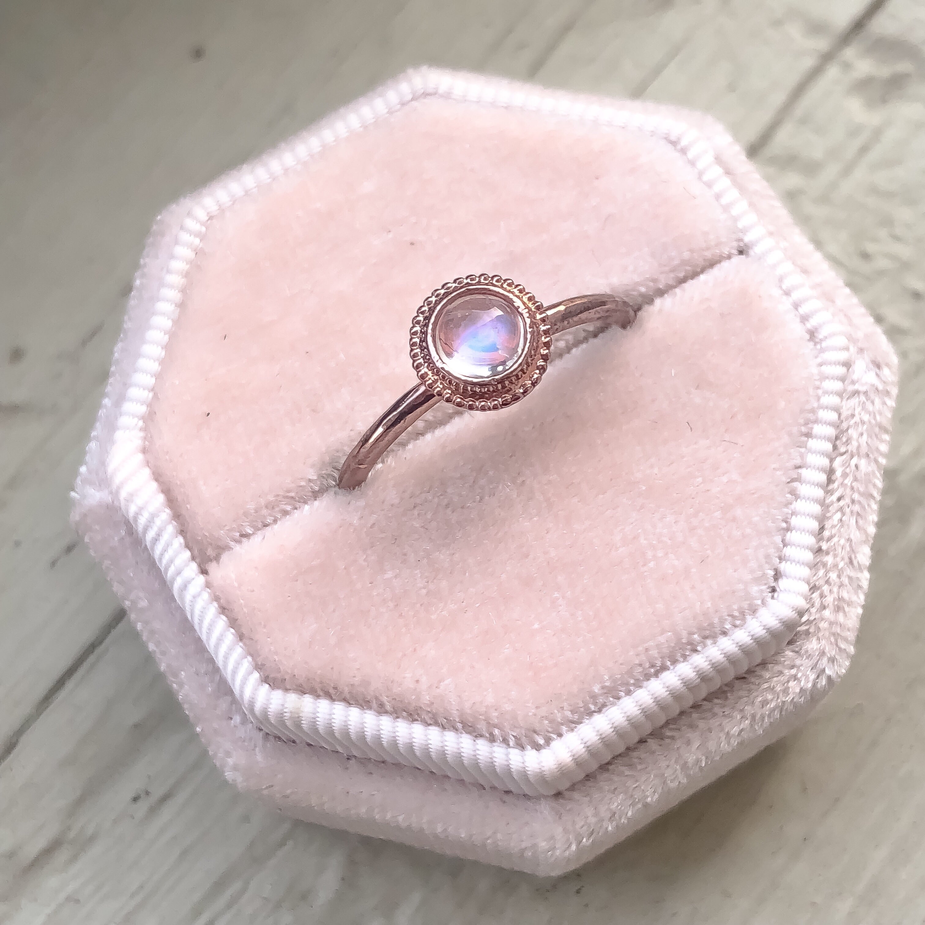 Dalia Moonstone Ring - MANARI.eu