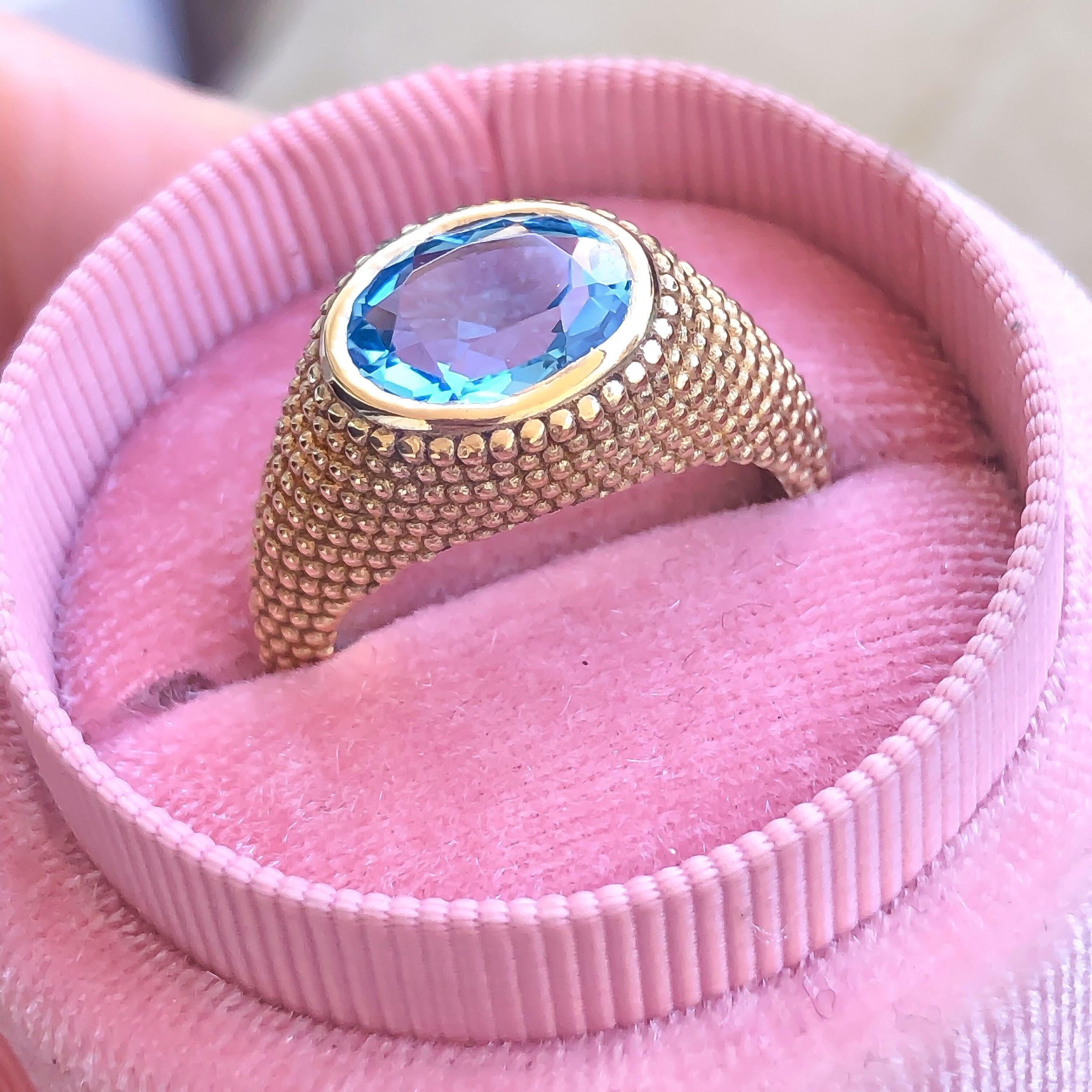 Nubia Oval Blue Topaz Yellow Gold Ring Size 7US - MANARI.eu