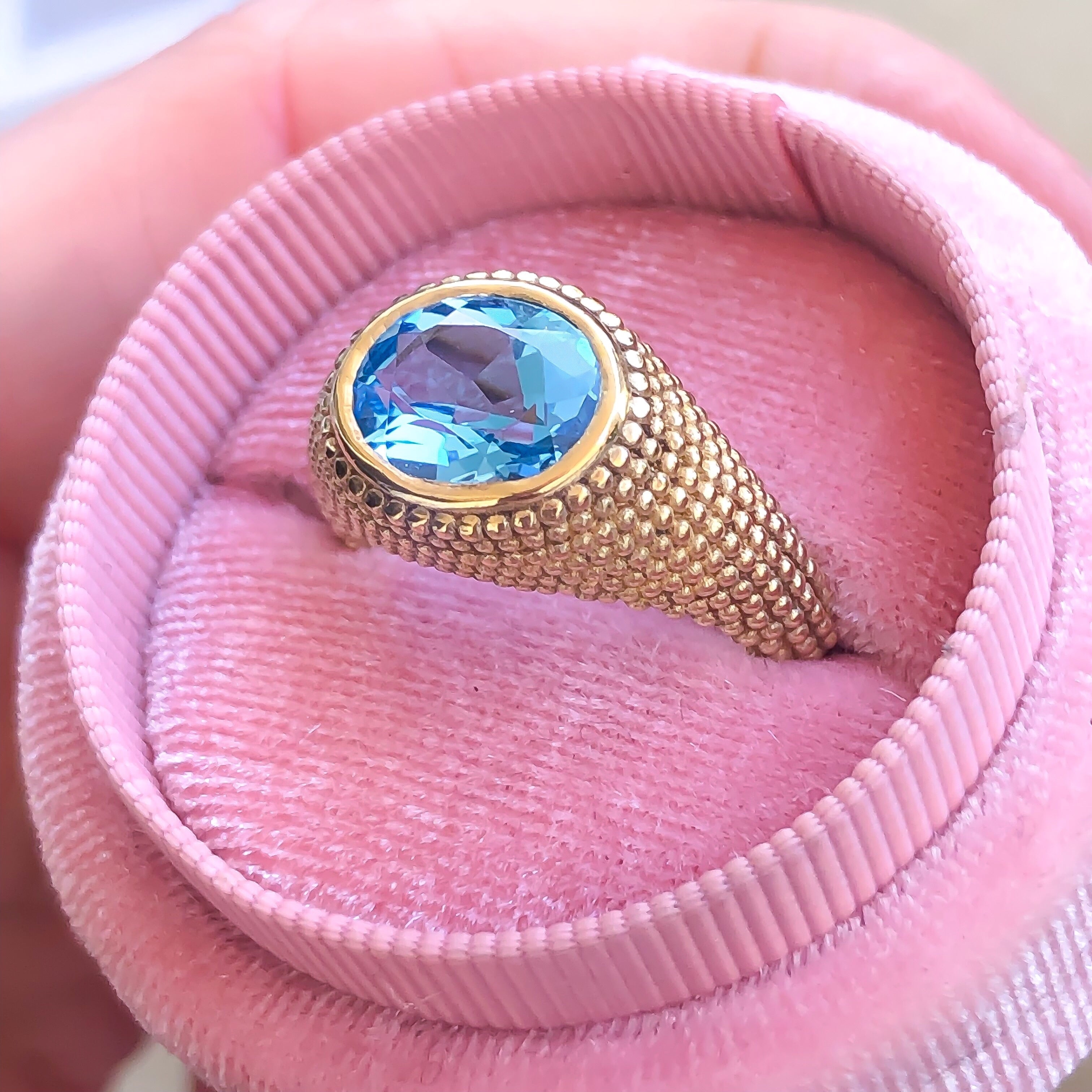Nubia Oval Blue Topaz Yellow Gold Ring Size 7US - MANARI.eu