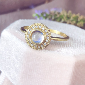 Malika Moonstone Cabochon Diamond Ring - MANARI.eu