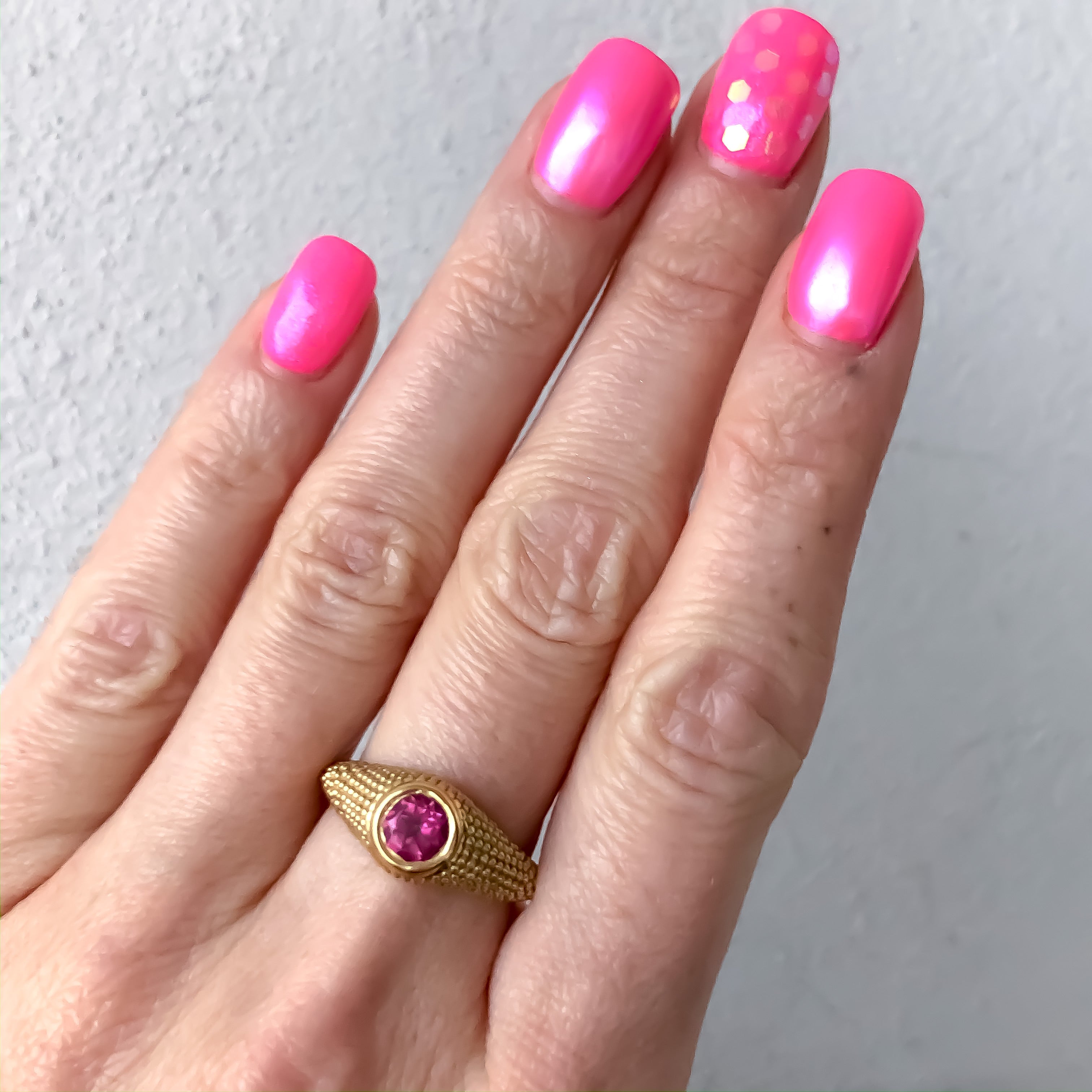 Nubia Round Pink Topaz Yellow Gold Ring Size 7.75US - MANARI.eu