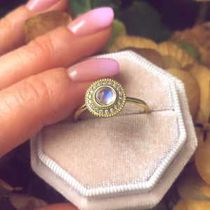 Malika Moonstone Cabochon Diamond Ring - MANARI.eu