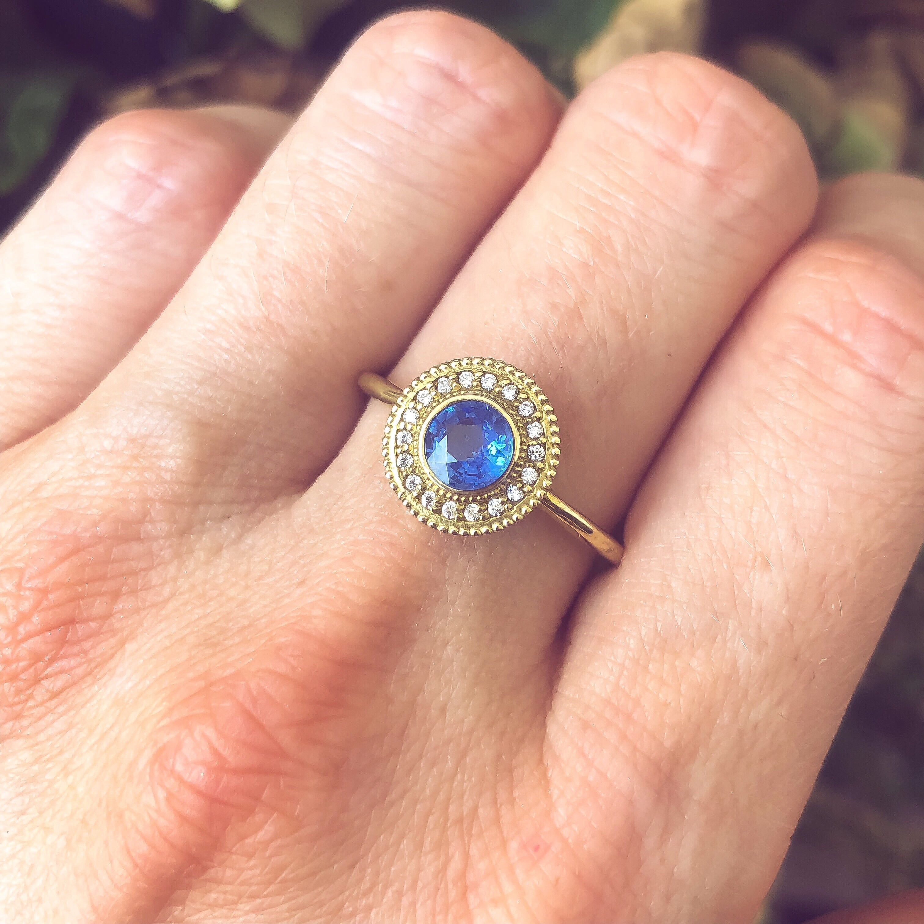 Malika Blue Sapphire Diamond Ring - MANARI.eu