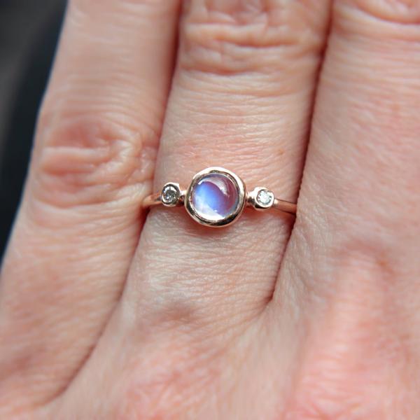 Rainbow Moonstone and Diamond Ring 14k Yellow Gold - MANARI.eu