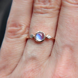 Rainbow Moonstone and Diamond Ring 14k Yellow Gold - MANARI.eu