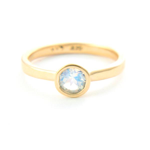 Moonstone Gold Ring 14k - MANARI.eu