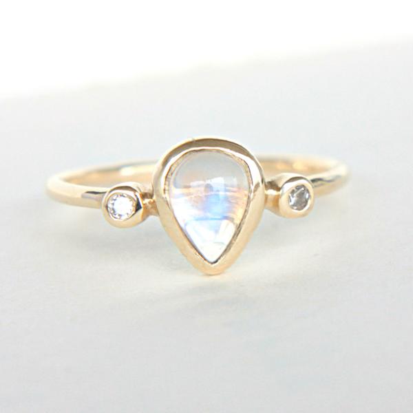 Pear Moonstone and Diamond Ring 14k Gold - MANARI.eu