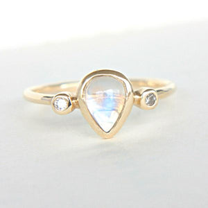 Pear Moonstone and Diamond Ring 14k Gold - MANARI.eu