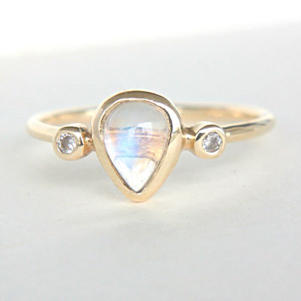 Pear Moonstone and Diamond Ring 14k Gold - MANARI.eu