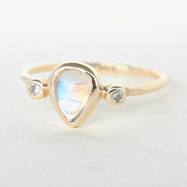 Pear Moonstone and Diamond Ring 14k Gold - MANARI.eu
