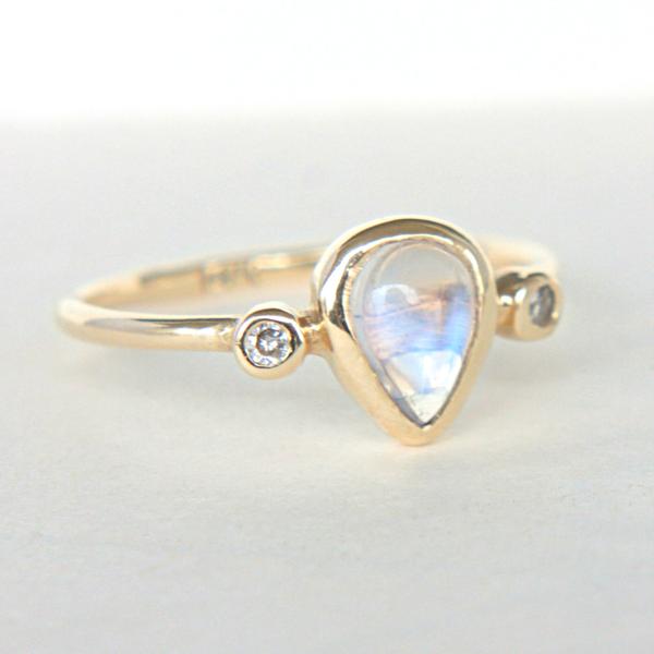Pear Moonstone and Diamond Ring 14k Gold - MANARI.eu