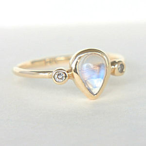 Pear Moonstone and Diamond Ring 14k Gold - MANARI.eu