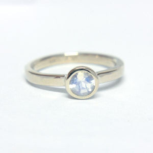 Moonstone Gold Ring 14k - MANARI.eu
