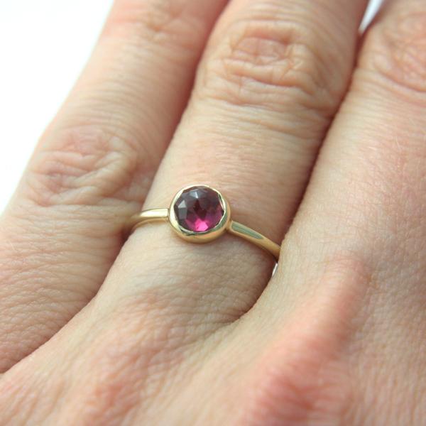 Rhodolite Rose Cut Garnet Ring 14k Gold - MANARI.eu