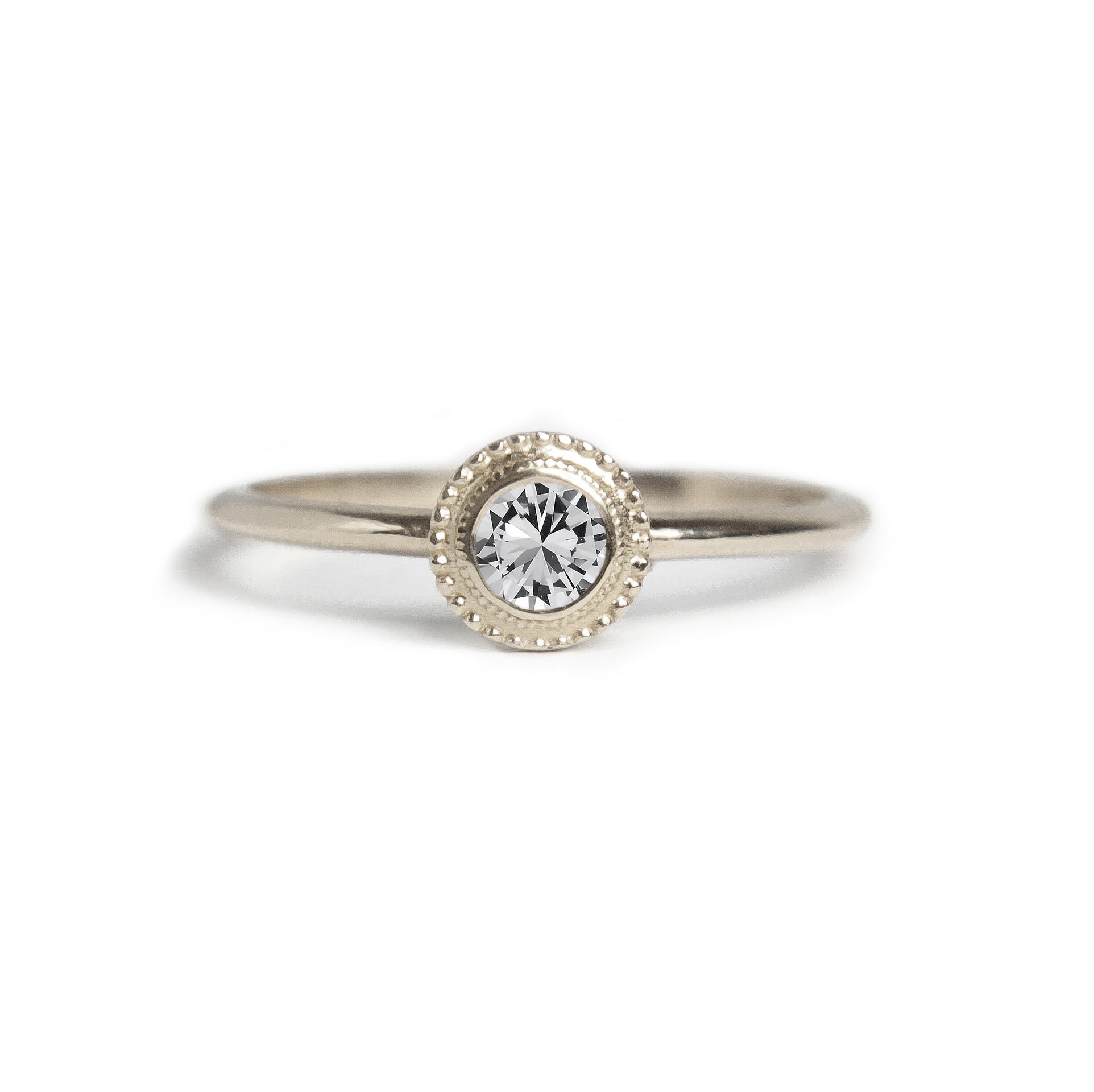 Nadine White Sapphire Ring - MANARI.eu