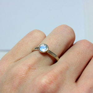 Moonstone Gold Ring 14k - MANARI.eu